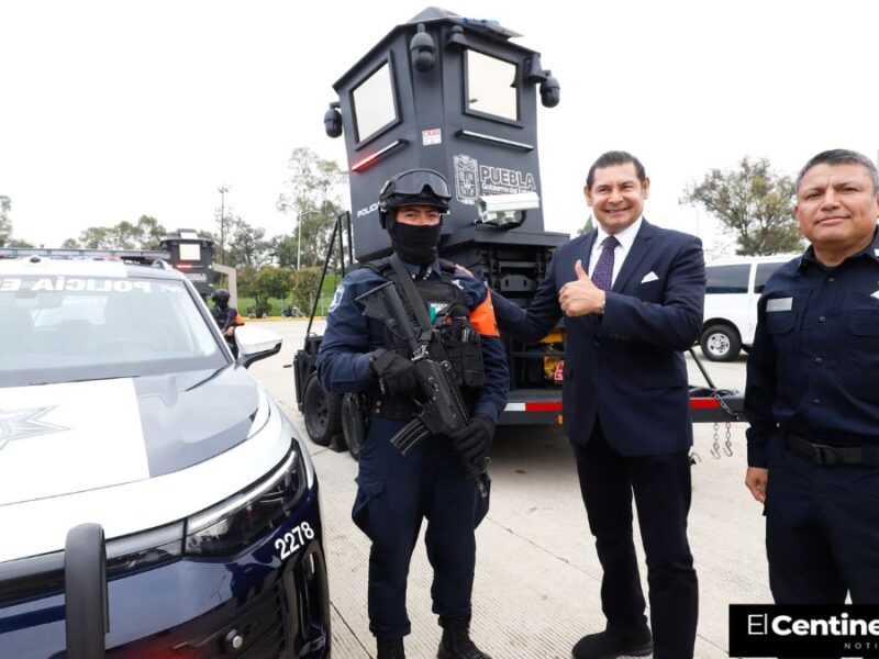 Alejandro Armenta entrega 100 patrullas y 10 torres de videovigilancia para reforzar la seguridad en Puebla