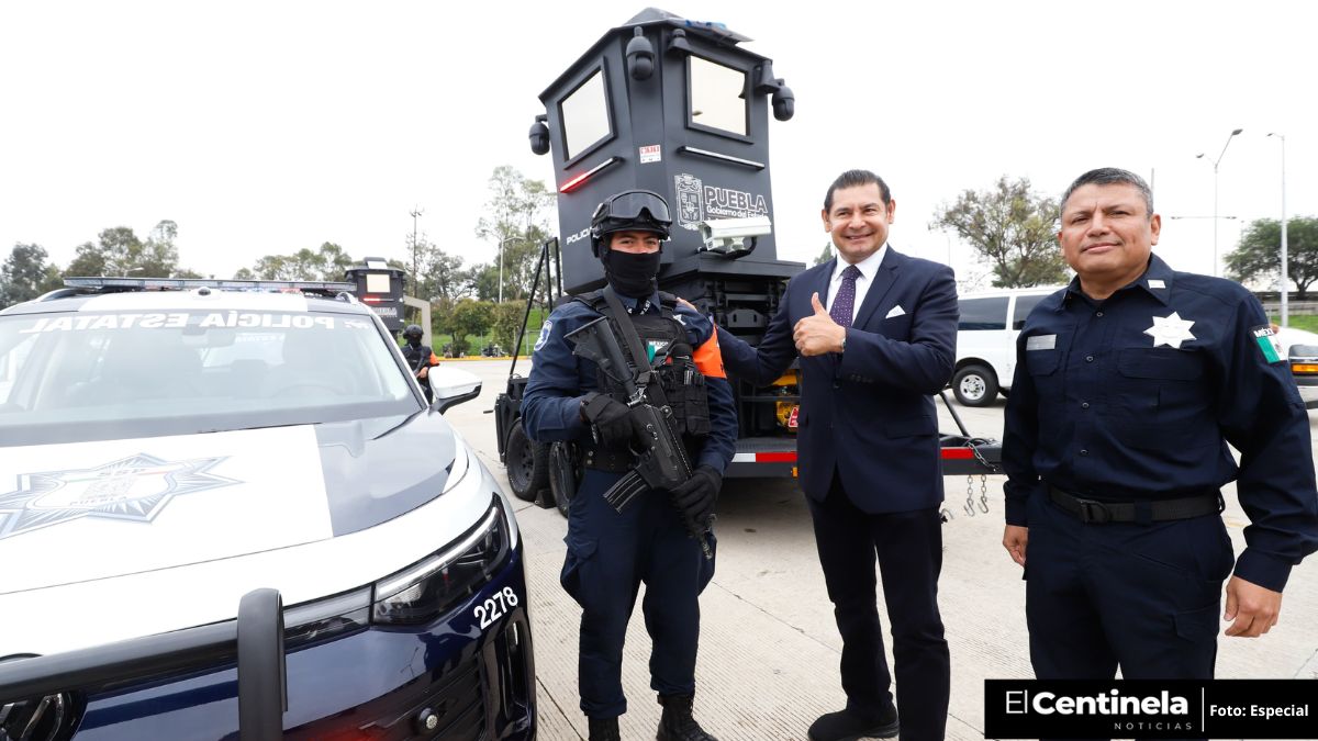 Alejandro Armenta entrega 100 patrullas y 10 torres de videovigilancia para reforzar la seguridad en Puebla
