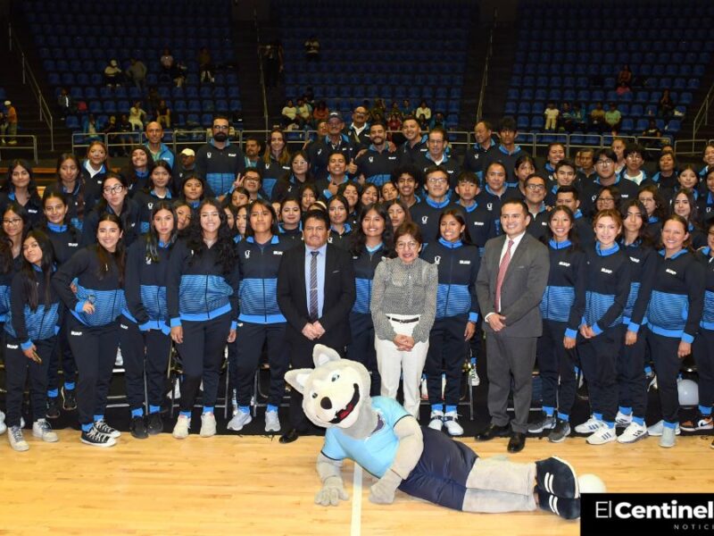 Entregan uniformes a deportistas de BUAP que participarán en los Juegos Deportivos Nacionales 2025