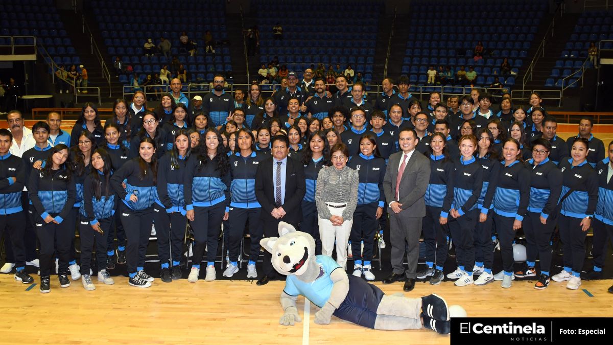 Entregan uniformes a deportistas de BUAP que participarán en los Juegos Deportivos Nacionales 2025
