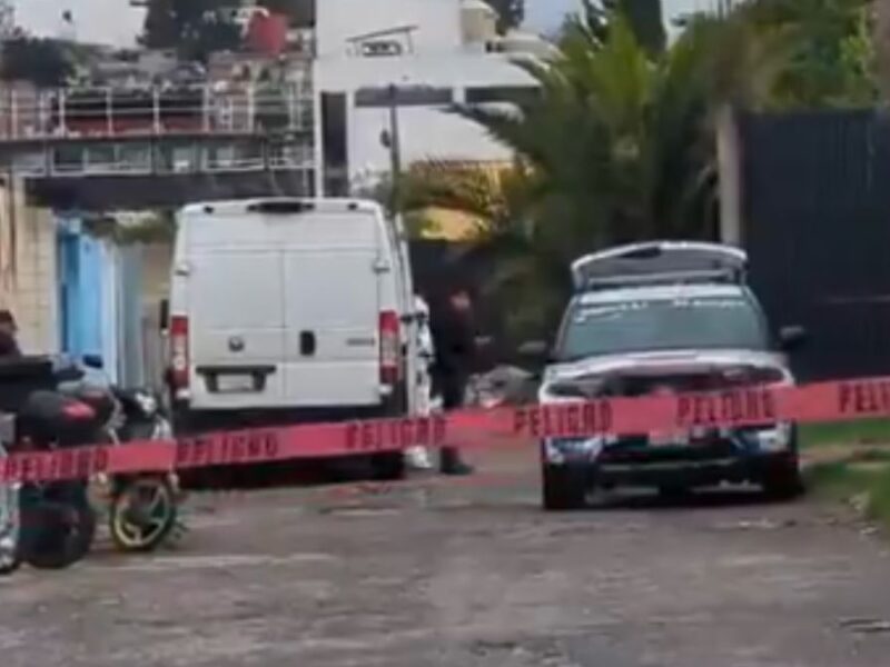 Hallan dos cuerpos con signos de violencia cerca del mercado Morelos, en Puebla capital