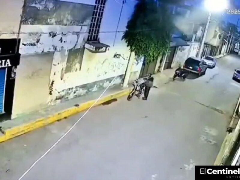 Ladrón llega en su moto y se roba otra en San Jerónimo Caleras