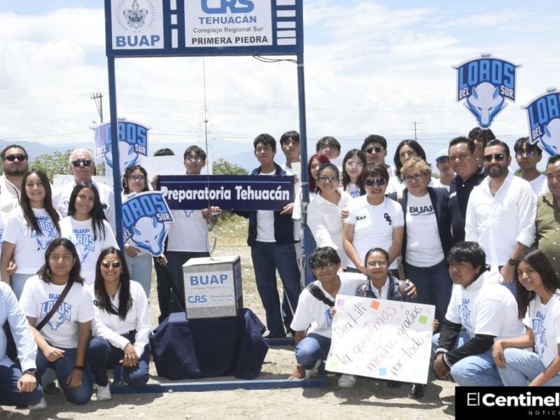 Lilia Cedillo pone la primera piedra en el nuevo edificio de preparatoria del Complejo de Tehuacán