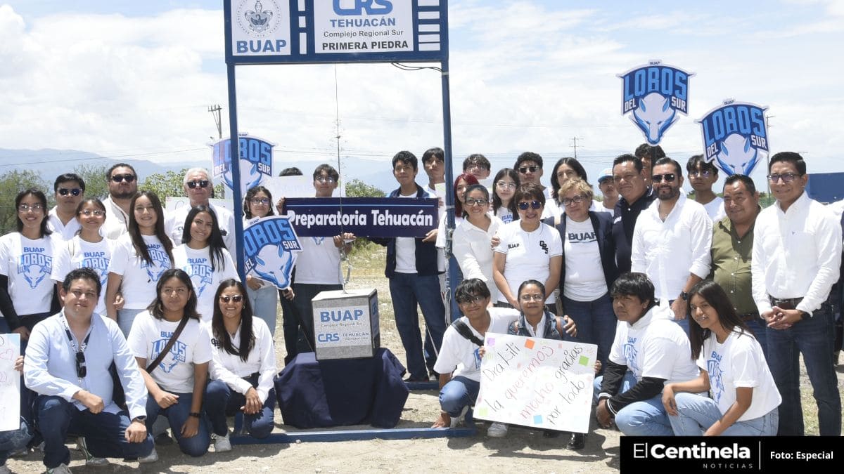 Lilia Cedillo pone la primera piedra en el nuevo edificio de preparatoria del Complejo de Tehuacán