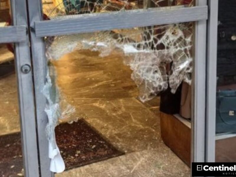 “Solo escuchamos el estruendo y ya se habían llevado todo”: asalto en Sanborns del Centro Histórico