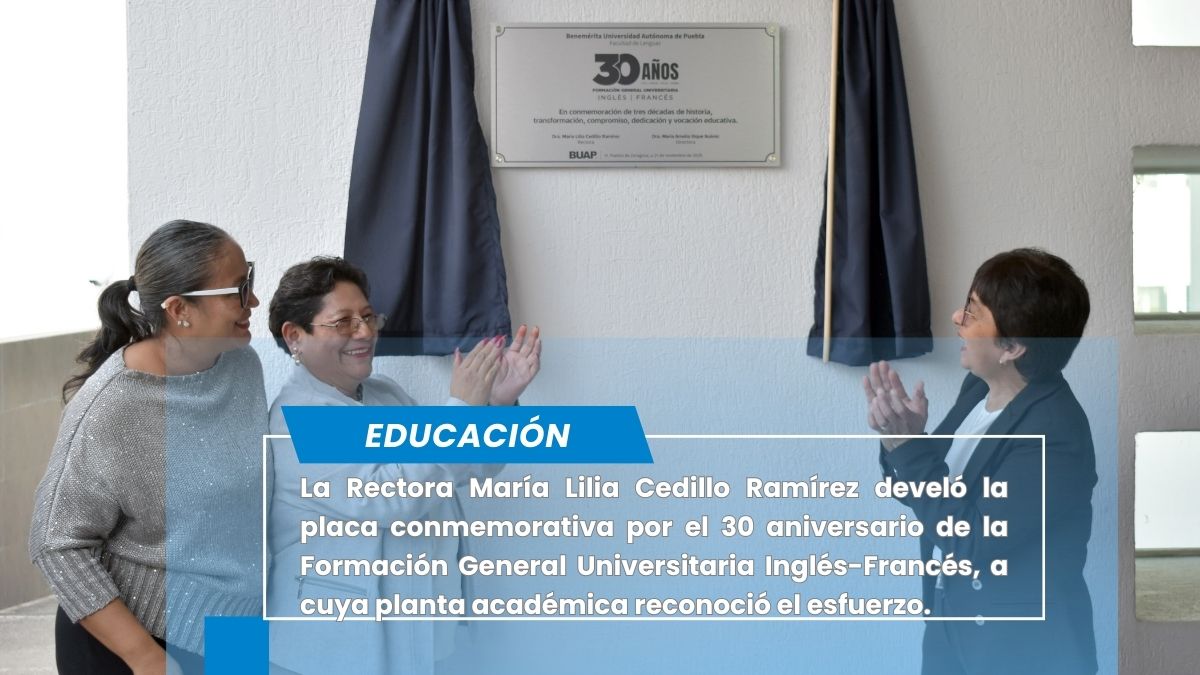 Devela Rectora Lilia Cedillo placa conmemorativa del trigésimo aniversario de la Formación General Universitaria Inglés-Francés
