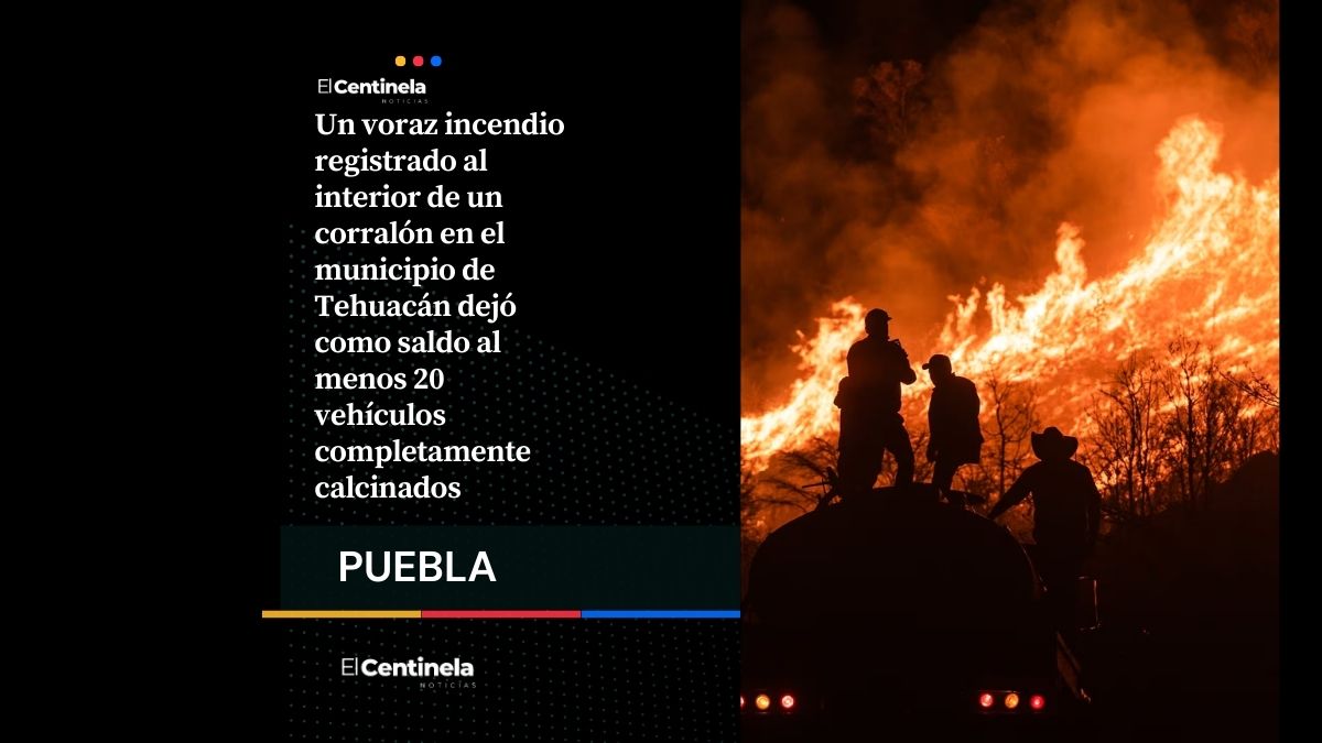 Fuerte incendio en corralón de Tehuacán consume 20 vehículos y provoca movilización