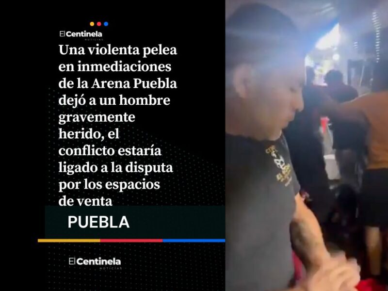 ¡Se les fue el ring! Comerciantes se agarran a golpes afuera de la Arena Puebla, hay un lesionado
