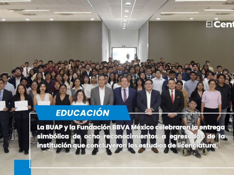 Entregan BUAP y Fundación BBVA reconocimientos a egresados de licenciatura