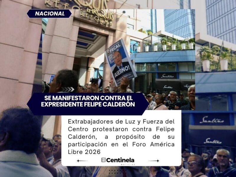 Extrabajadores de Luz y Fuerza del Centro protestan contra Felipe Calderón; decapitaron su estatua en Los Pinos