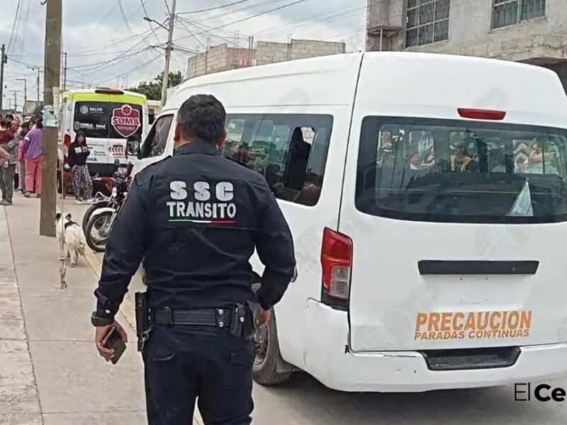 Combi que circulaba sin placas atropella y mata a un niño en Amozoc, el conductor quedó detenido