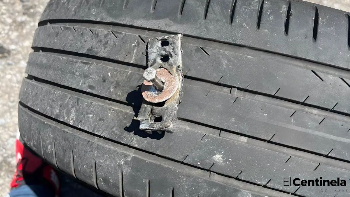Crisis en la Puebla-Orizaba: Ponchallantas dejan varados a 25 vehículos y un autobús AU
